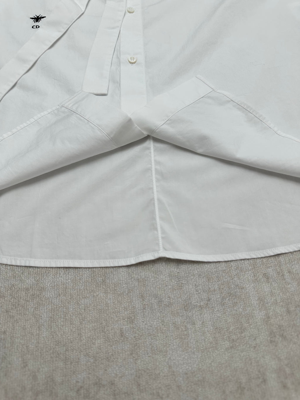 White shirt hem with wide front panels and buttoned neckline