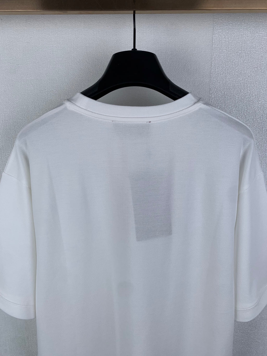 Gucci white crew-neck short-sleeve T-shirt, back close-up
