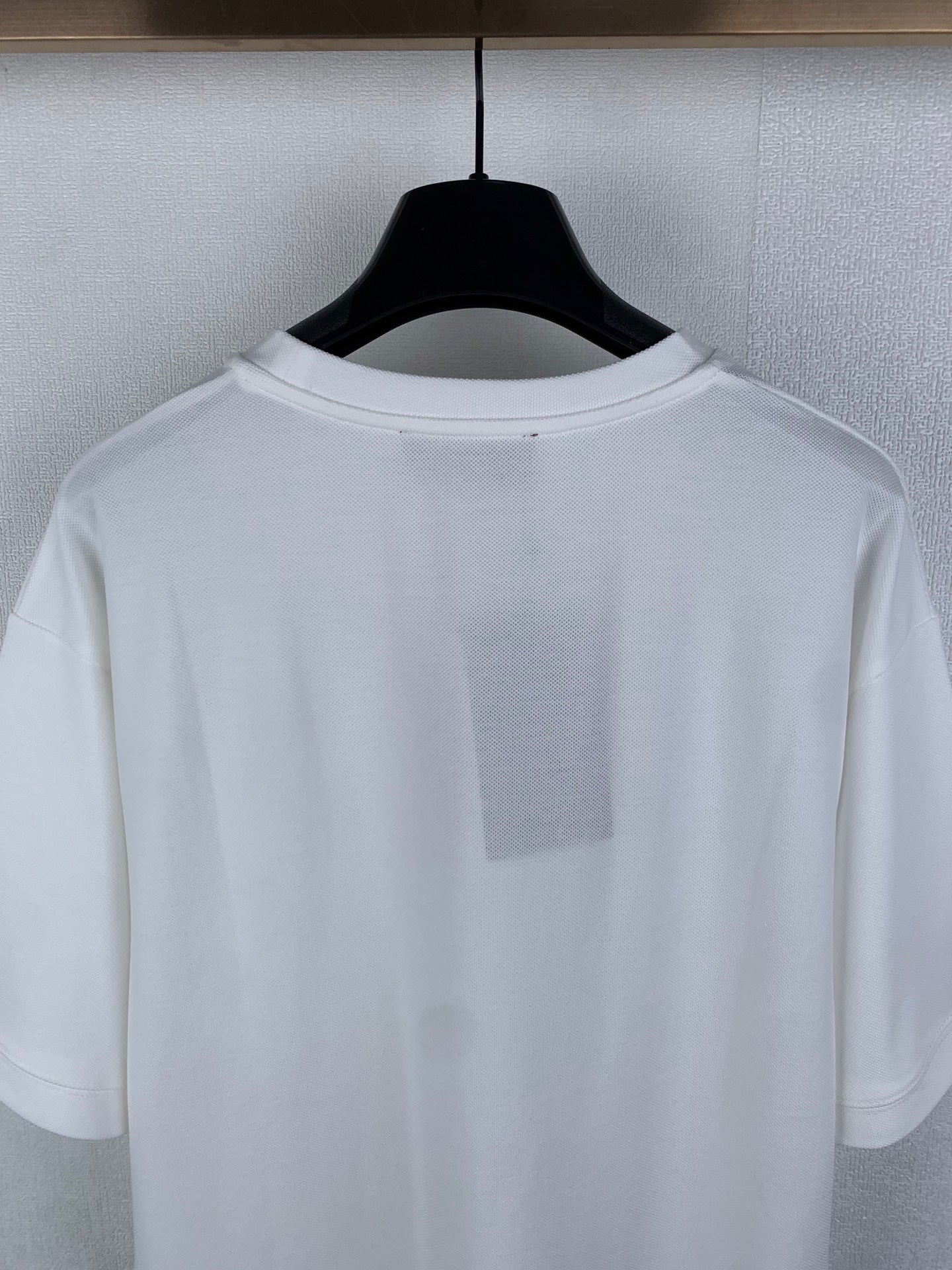 Gucci white crew-neck short-sleeve T-shirt, back close-up