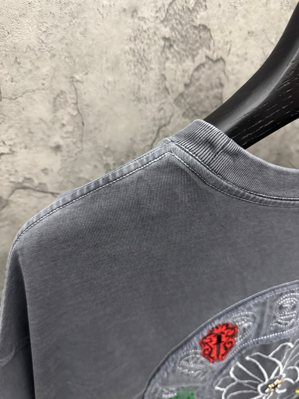 Grey T-shirt with ribbed crew neck and embroidered shoulder patch detail