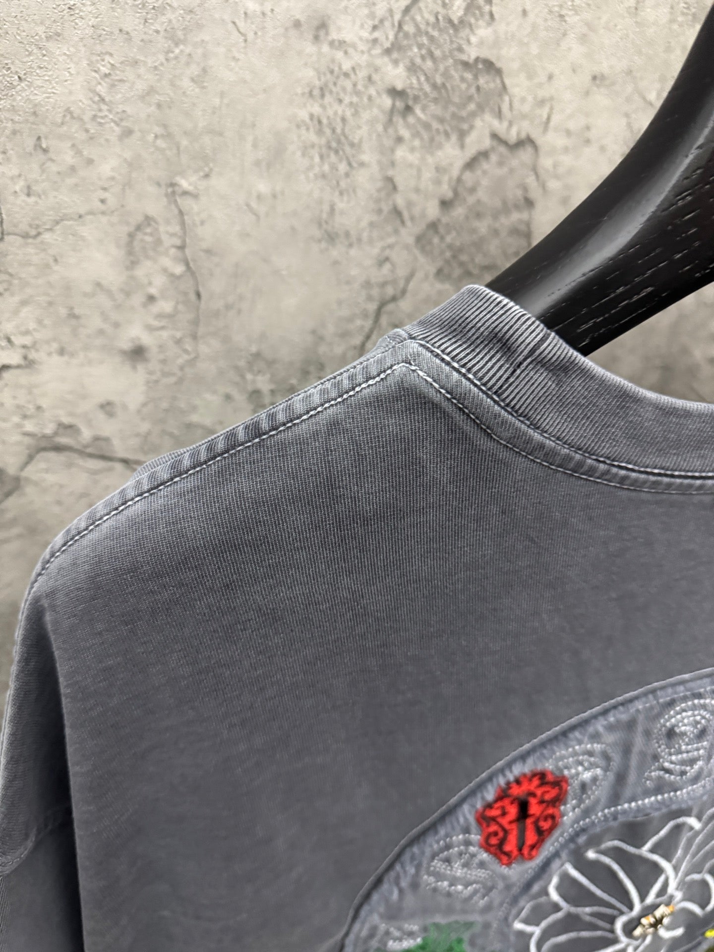 Grey T-shirt with ribbed crew neck and embroidered shoulder patch detail