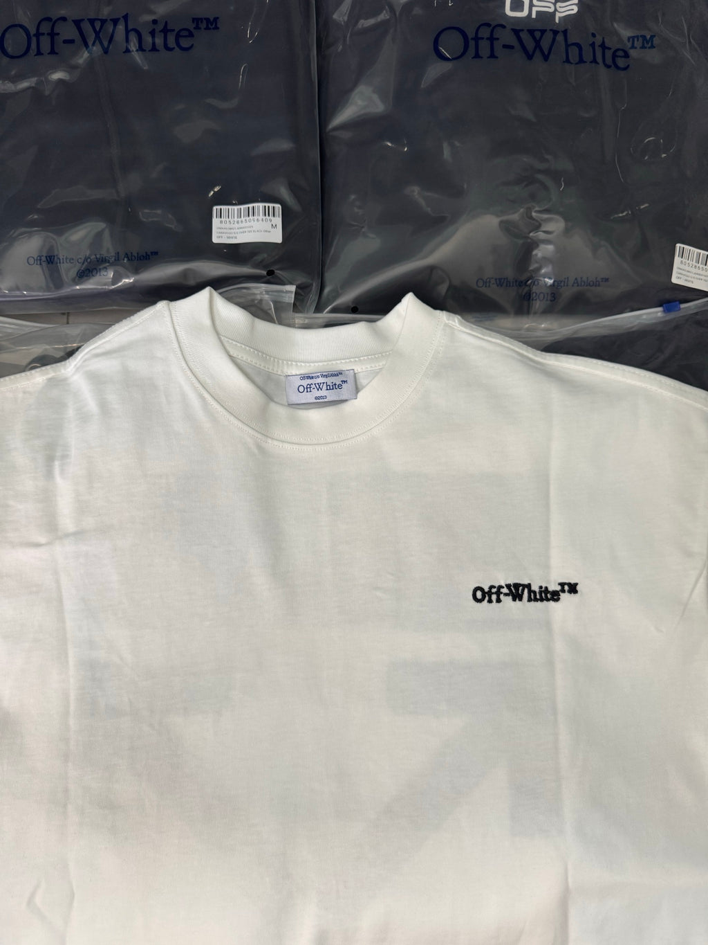 Off-White logo graphic T-shirt, off-white crewneck with short sleeves