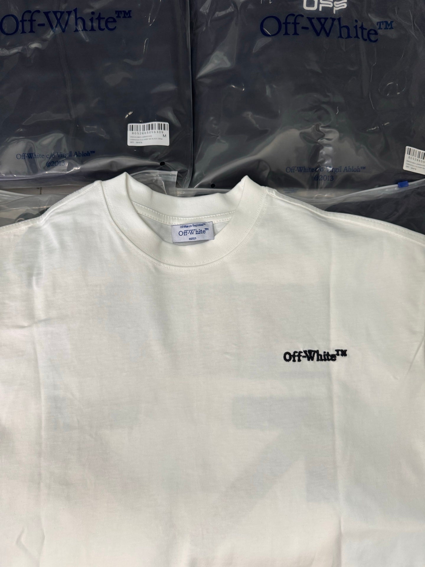 Off-White logo graphic T-shirt, off-white crewneck with short sleeves