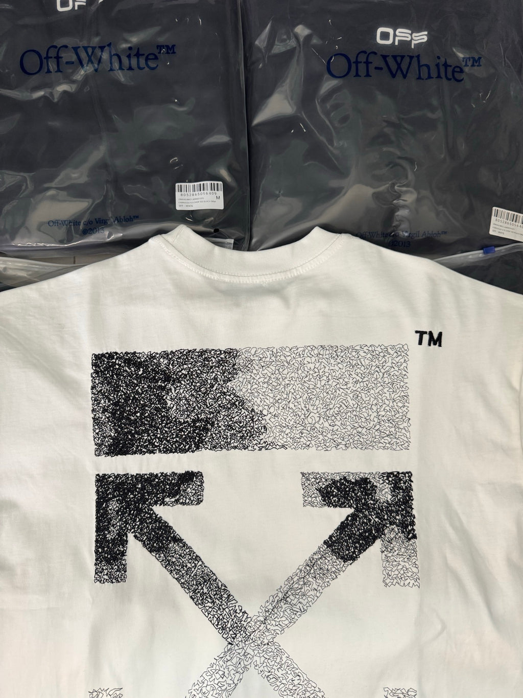 Off-White graphic T-shirt with large X print, off-white short-sleeve crewneck