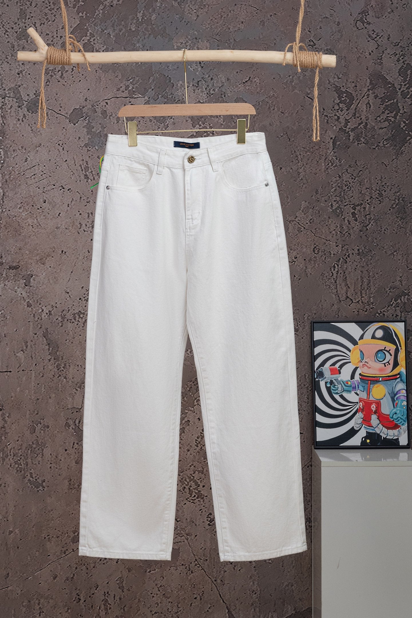 White denim pants with front pockets and belt loops