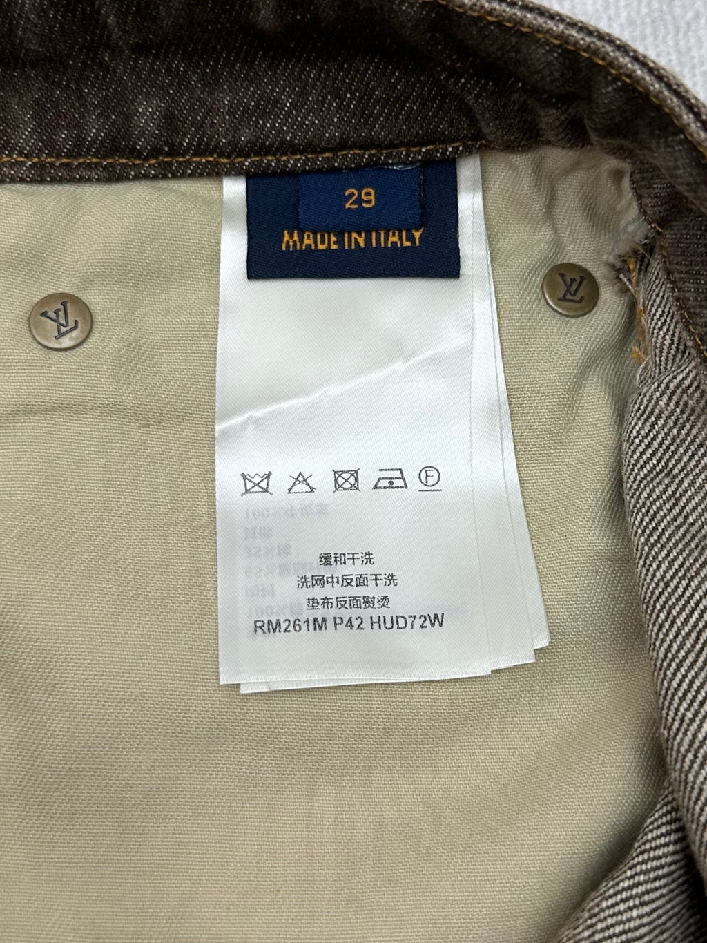 Inside label on beige denim jeans with size 29 and care instructions