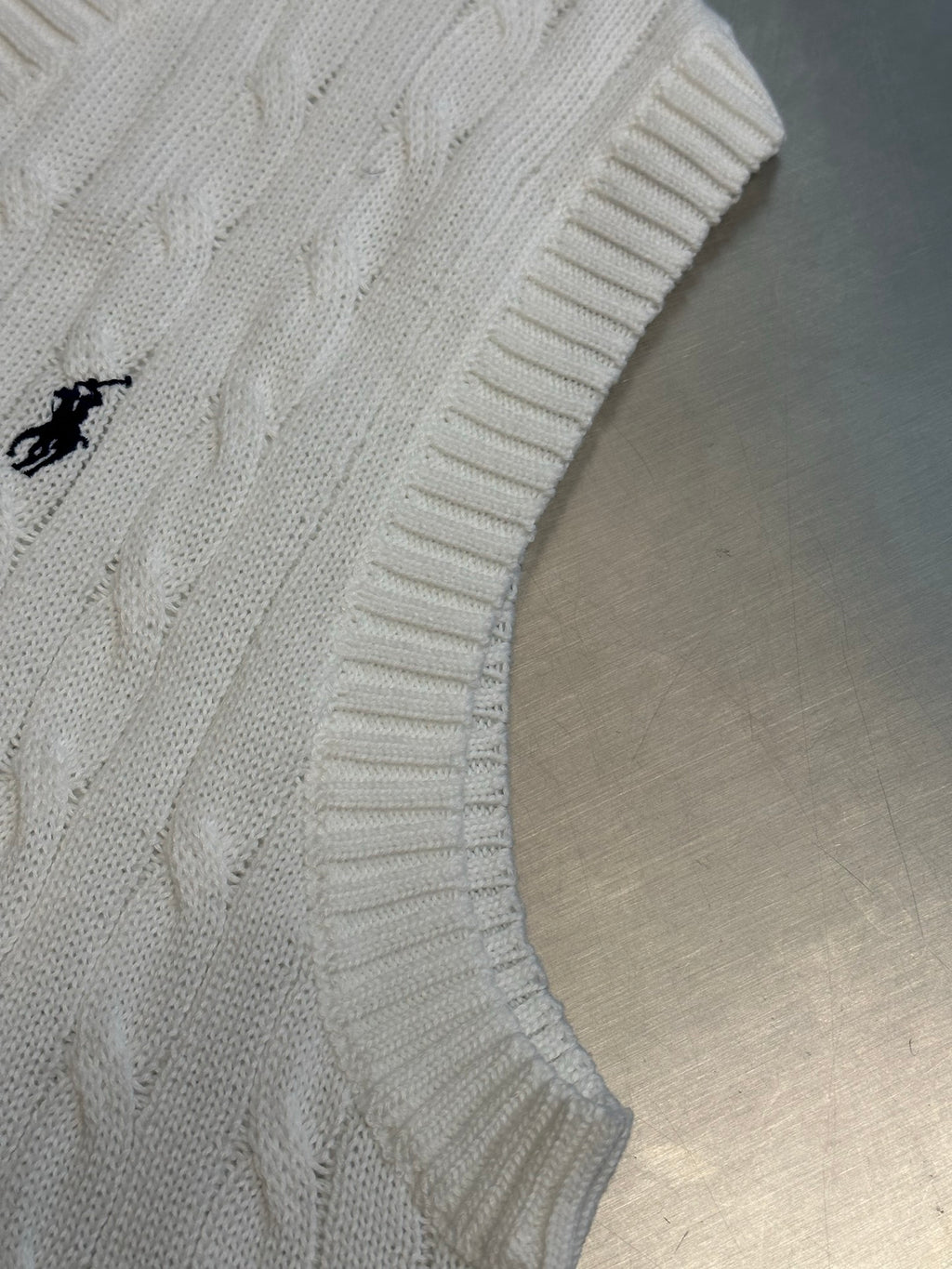 White cable-knit sleeveless sweater with embroidered Polo pony logo