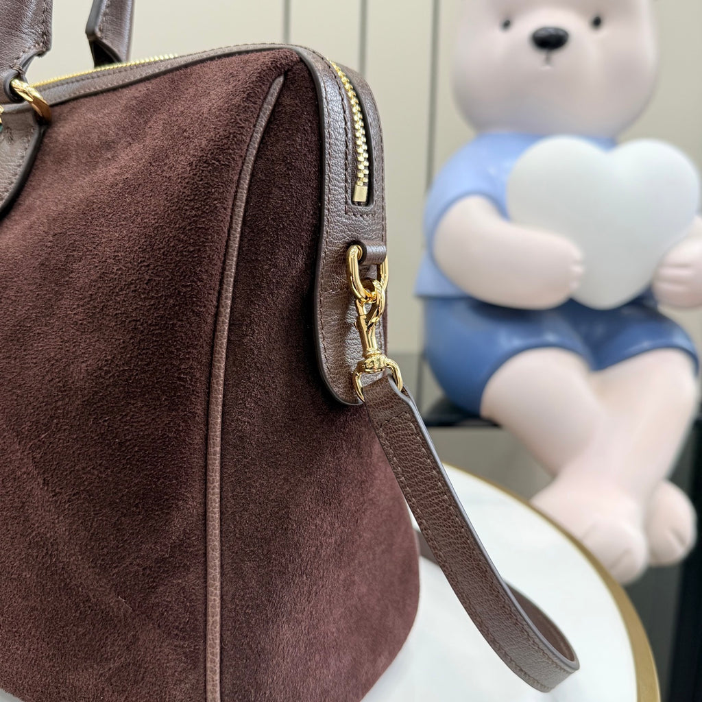 Gucci bag brown leather body with top zipper, gold clasp and shoulder strap