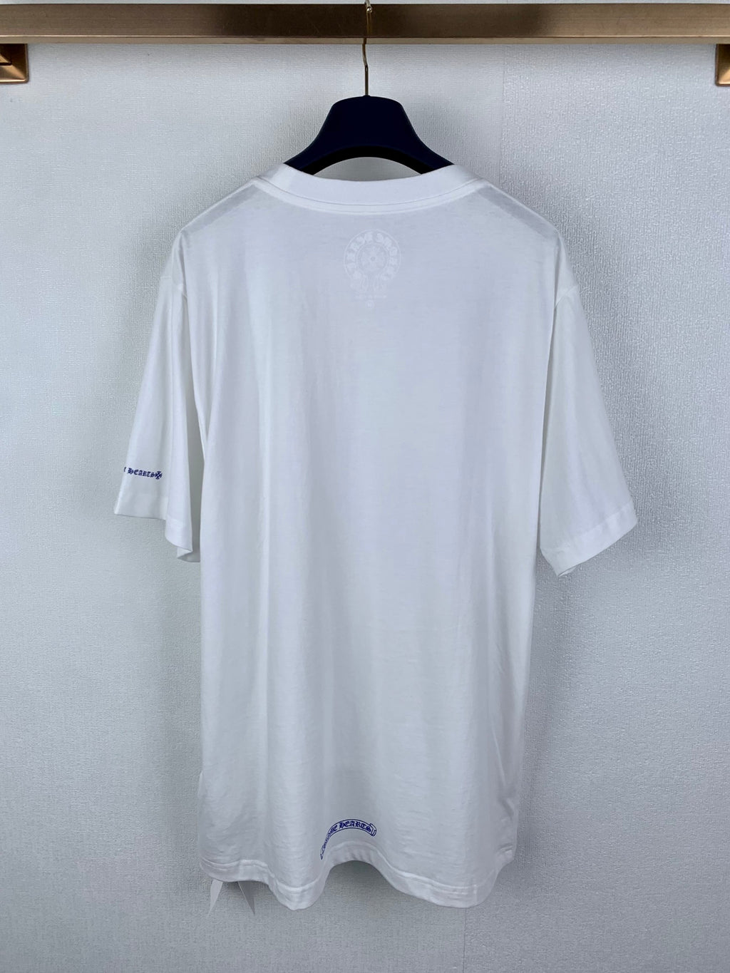 White short-sleeve T-shirt with back small center emblem