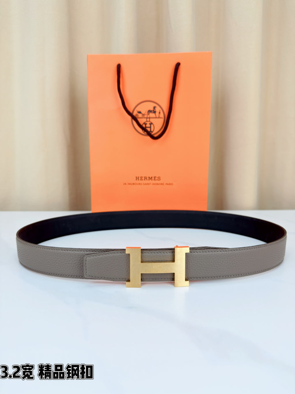 Grey leather belt with gold-tone H buckle, flat strap