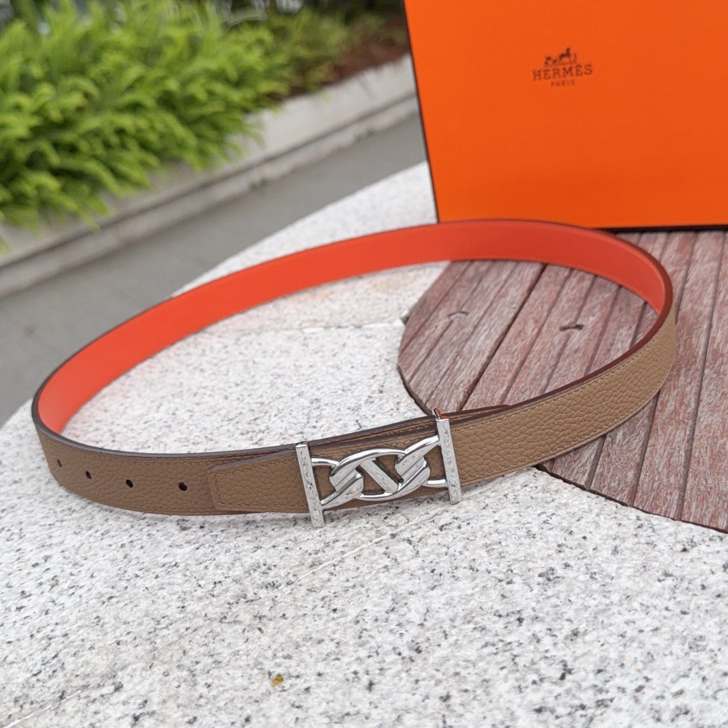Hermes belt in tan leather with silver H buckle, adjustable holes and textured grain