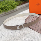 Hermes belt in light taupe leather with silver-tone buckle and stitched edges