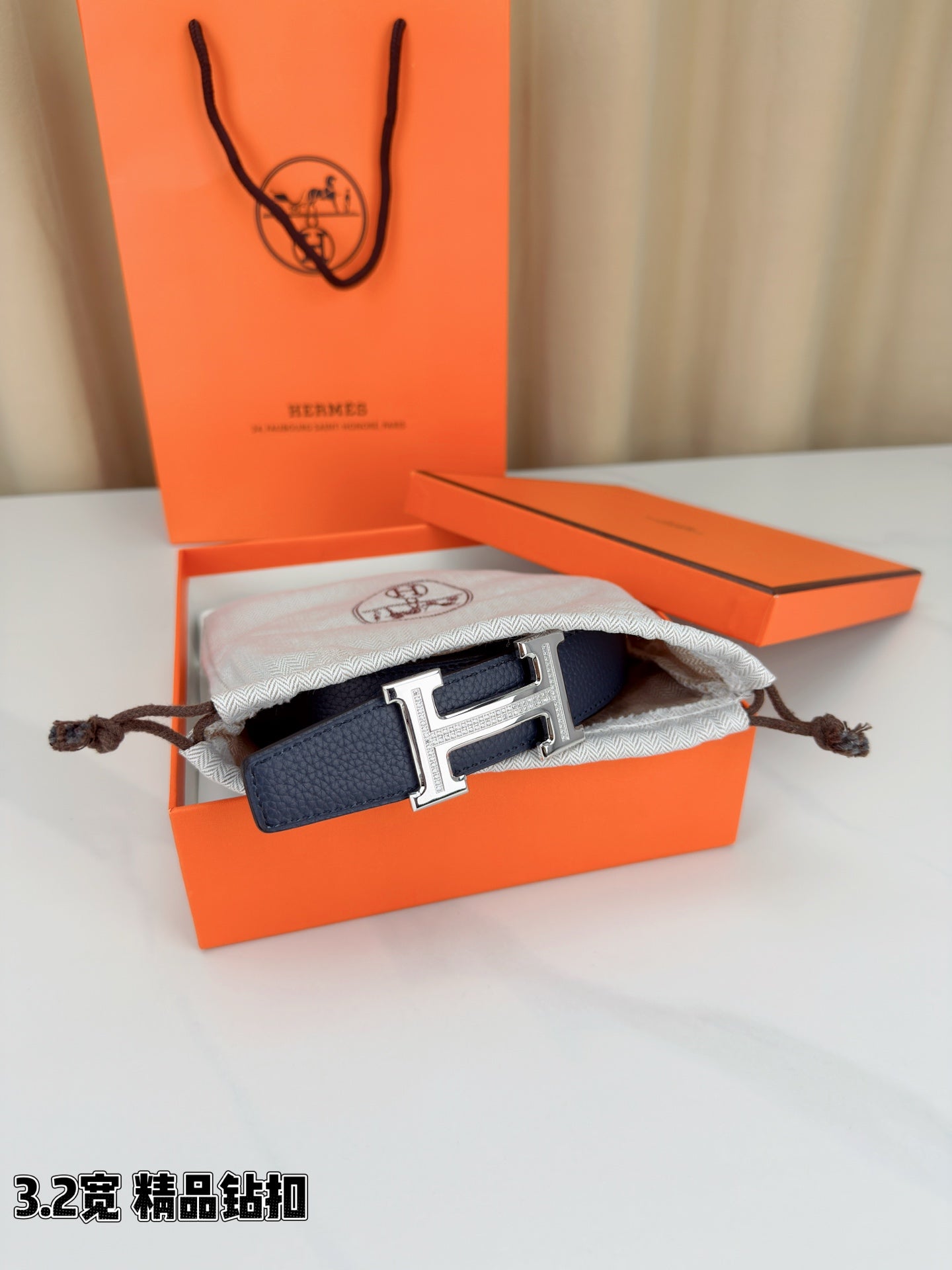 Hermes belt with dust bag: dark blue leather and silver H buckle