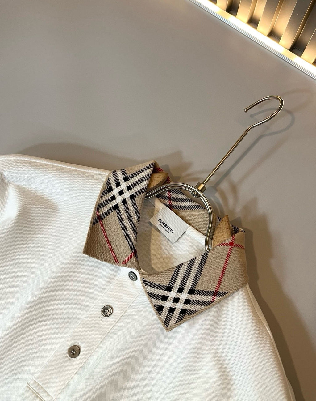 Off-white Burberry polo shirt collar with check trim and button placket