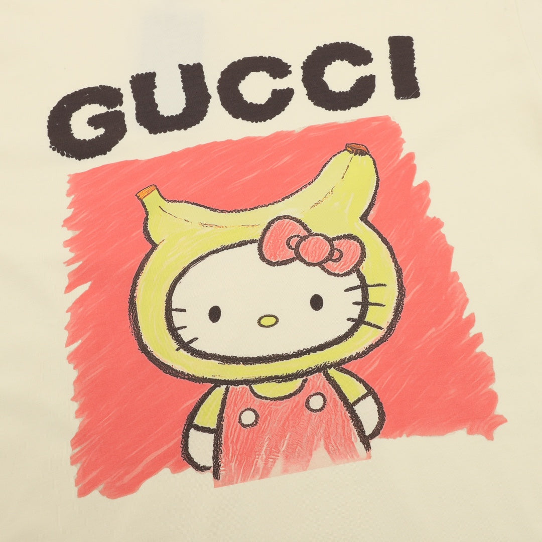 Cream T-shirt close-up of Gucci Hello Kitty front graphic