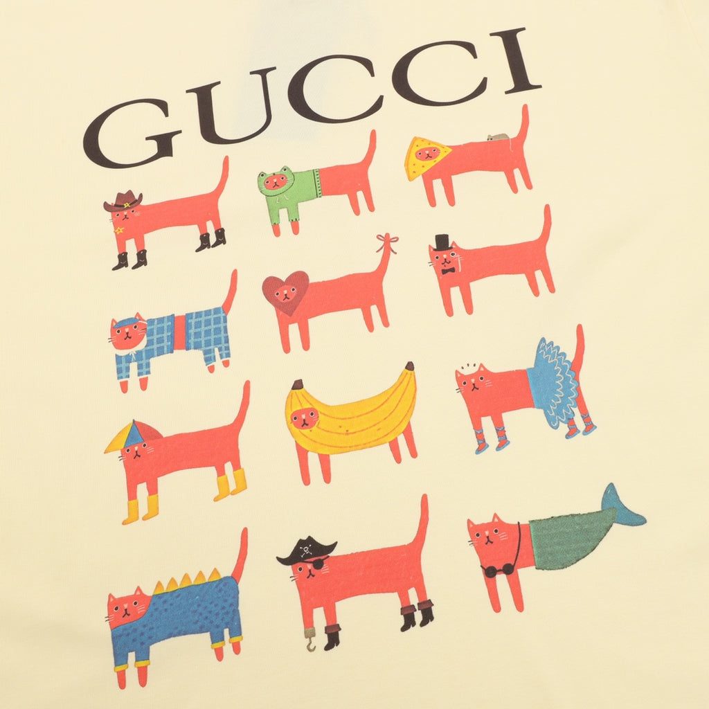 Kids pale yellow T-shirt close-up: Gucci wordmark and multicolor dog artwork