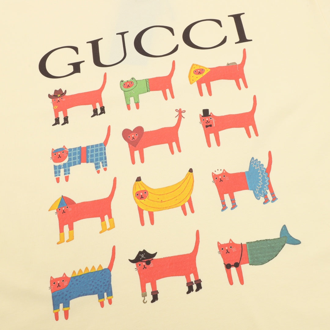 Kids pale yellow T-shirt close-up: Gucci wordmark and multicolor dog artwork