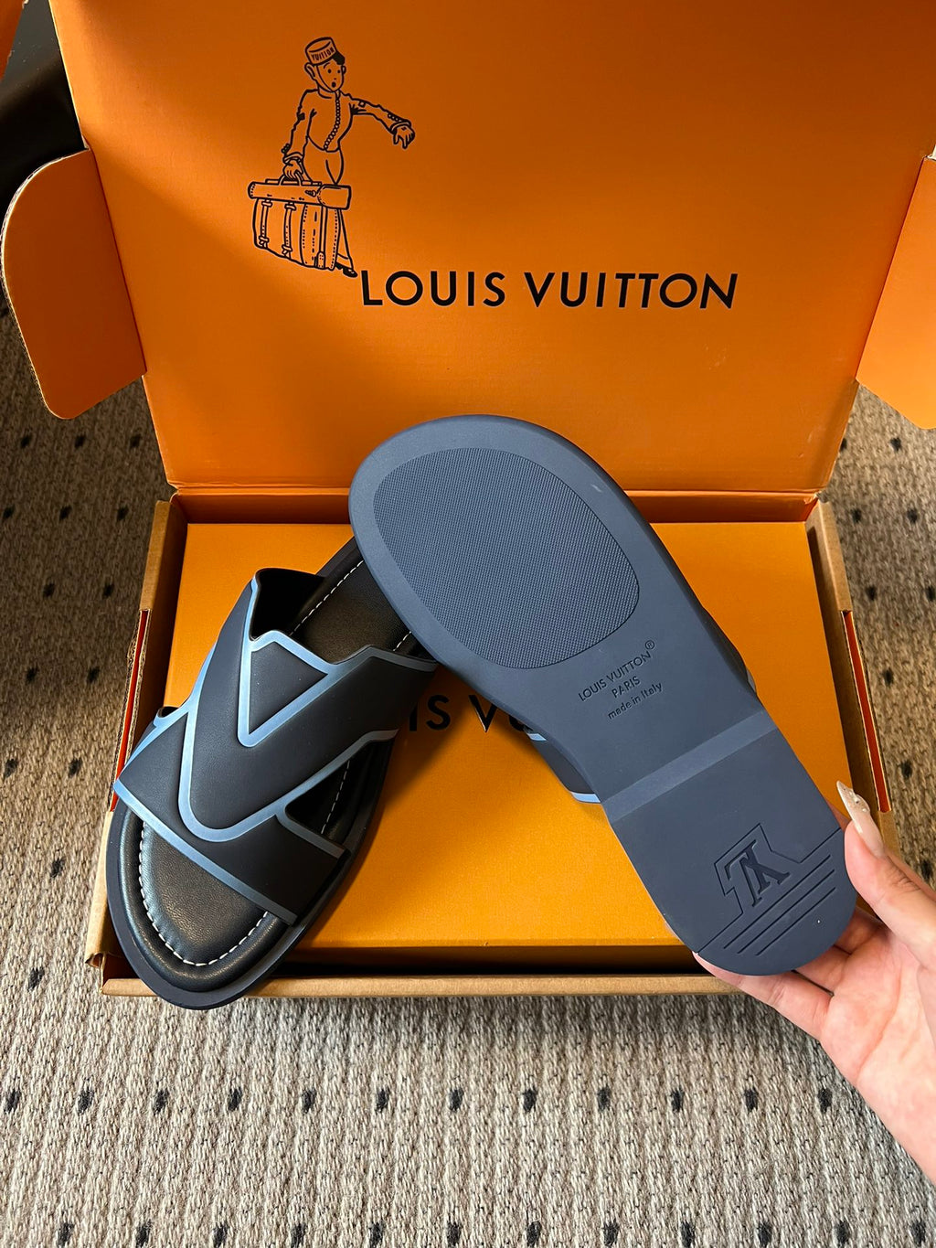 Louis Vuitton slide sandals, black and light blue V logo, heel view