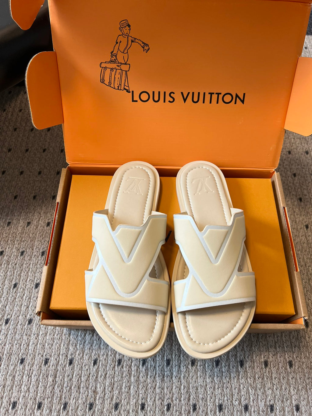 Cream slide sandals with V-shaped straps and cushioned footbeds, Louis Vuitton