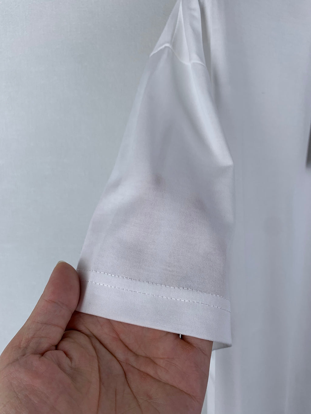 White T-shirt sleeve with stitched cuff and straight hem