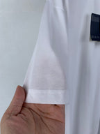 White T-shirt sleeve cuff and hem seam detail