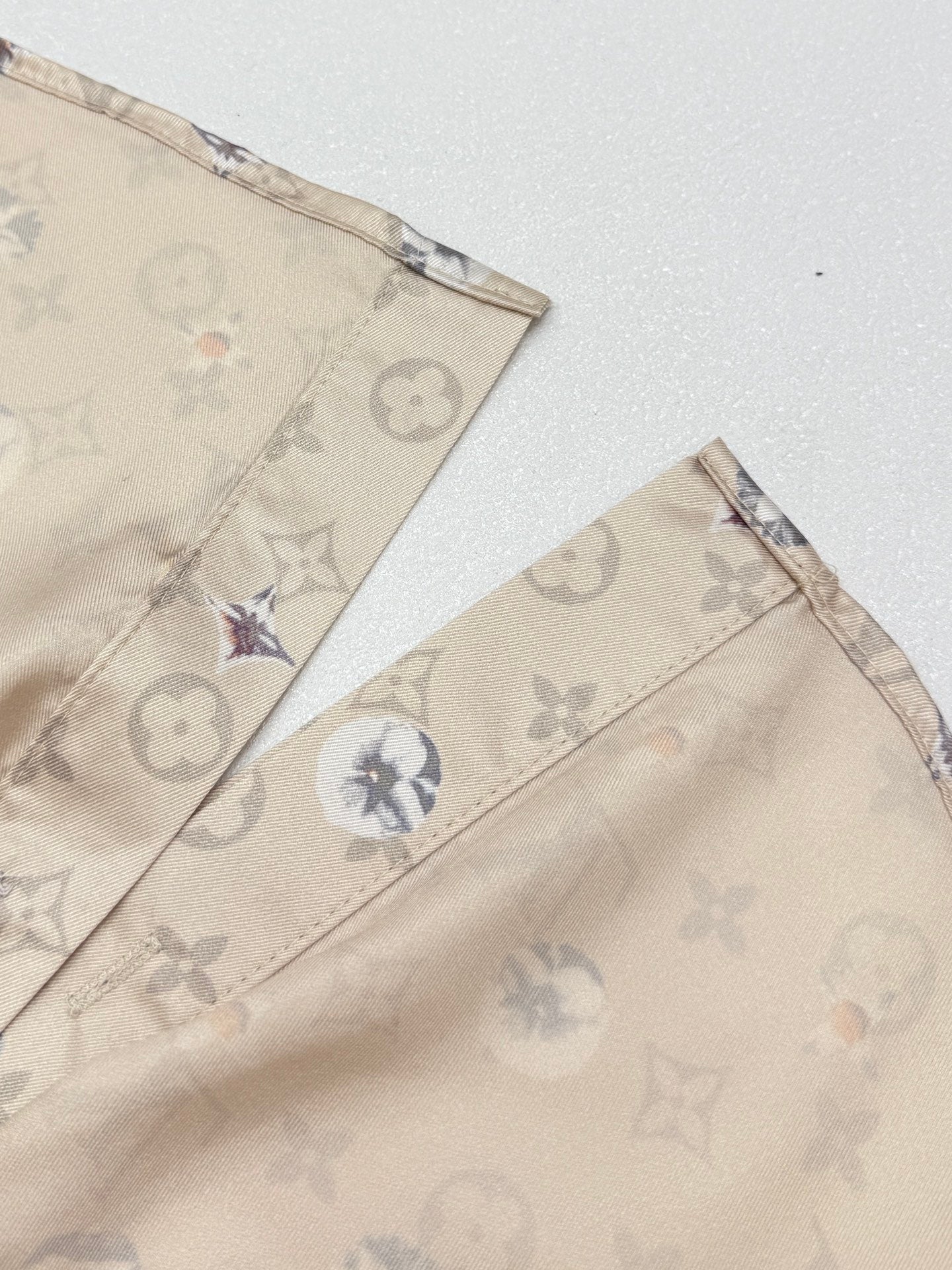 Beige short-sleeve shirt with printed shoulder panel and monogram floral motifs