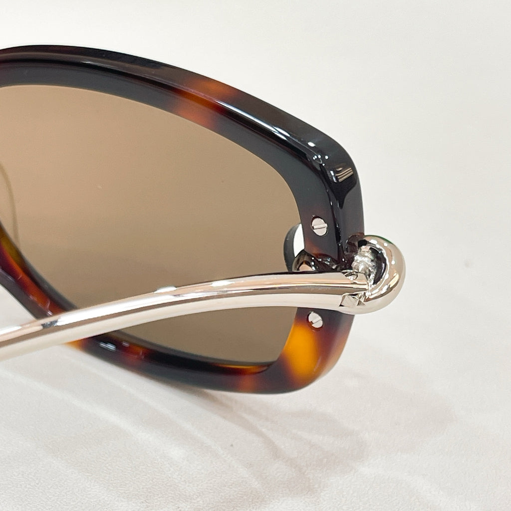 Bottega Veneta sunglasses temple, tortoise frame with silver metal hinge