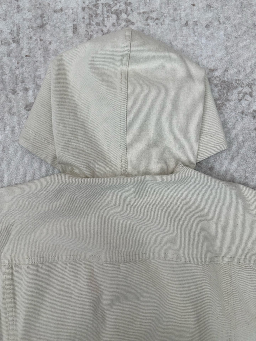 White jacket back with hood and central vertical seam