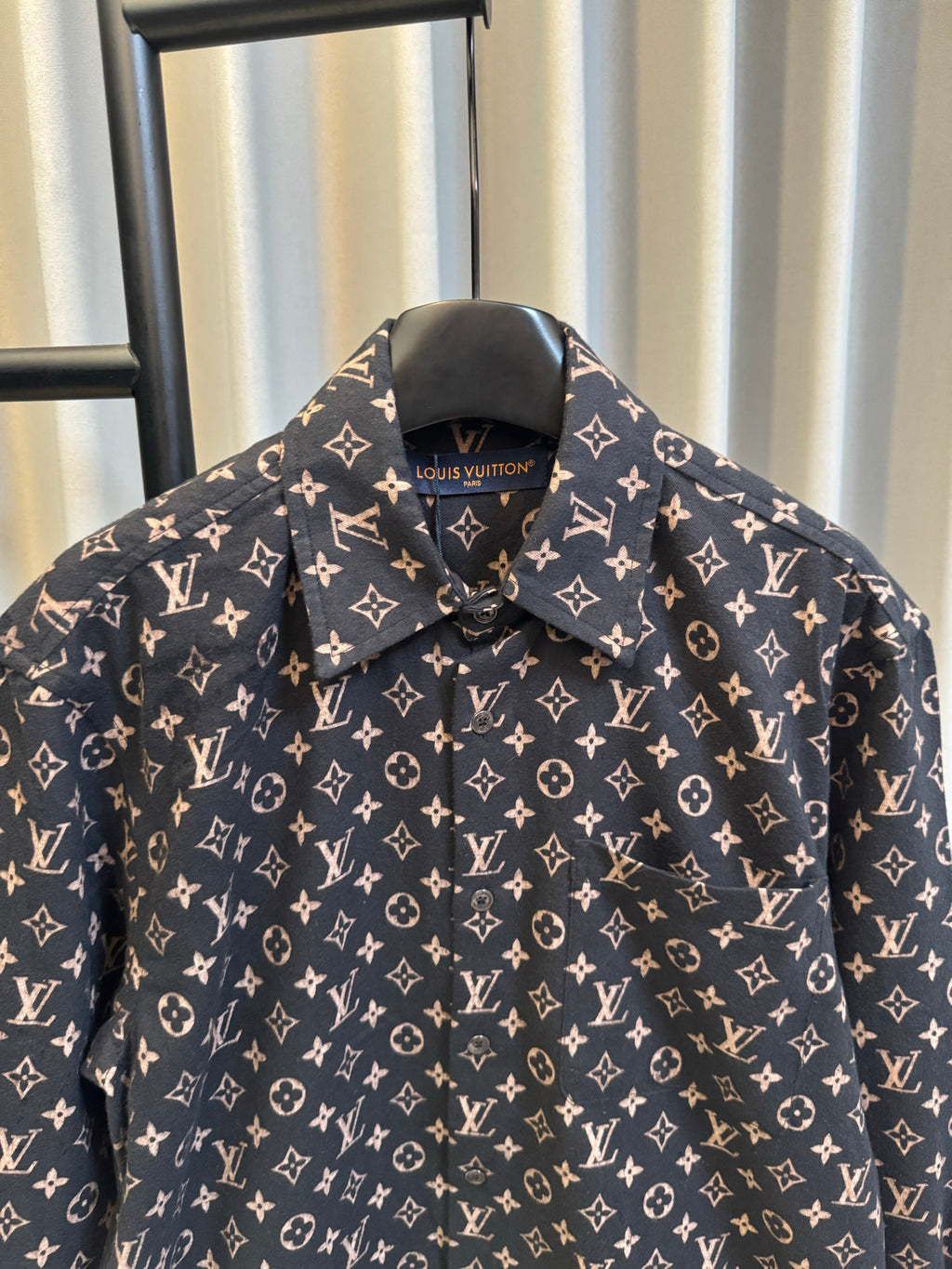 Long-sleeve jacket upper front in dark navy with Louis Vuitton monogram print, pointed collar
