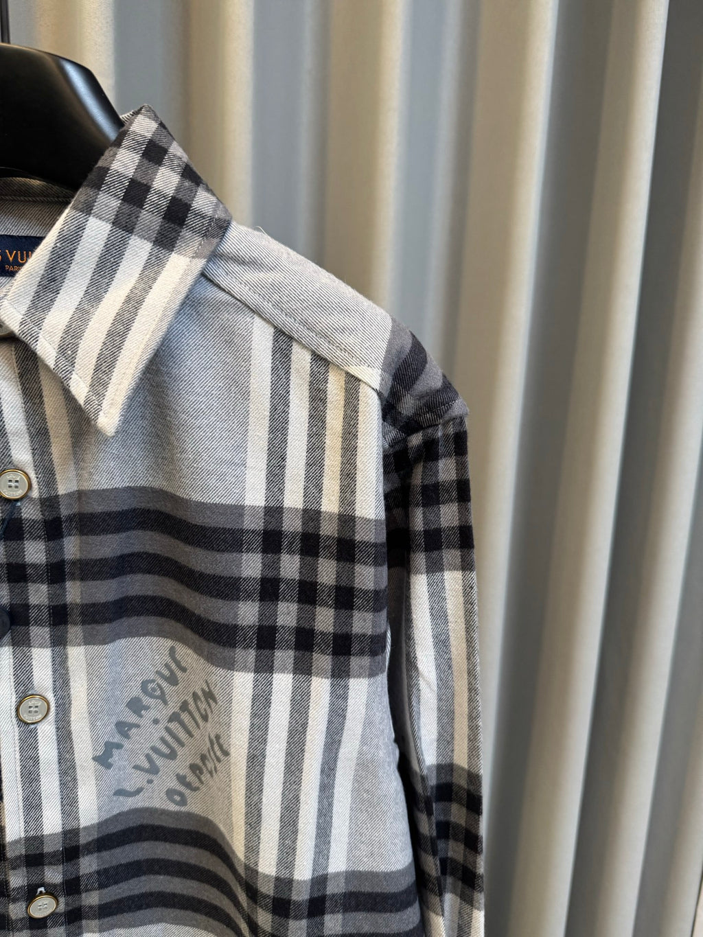 Louis Vuitton plaid long-sleeve shirt sleeve and side button placket