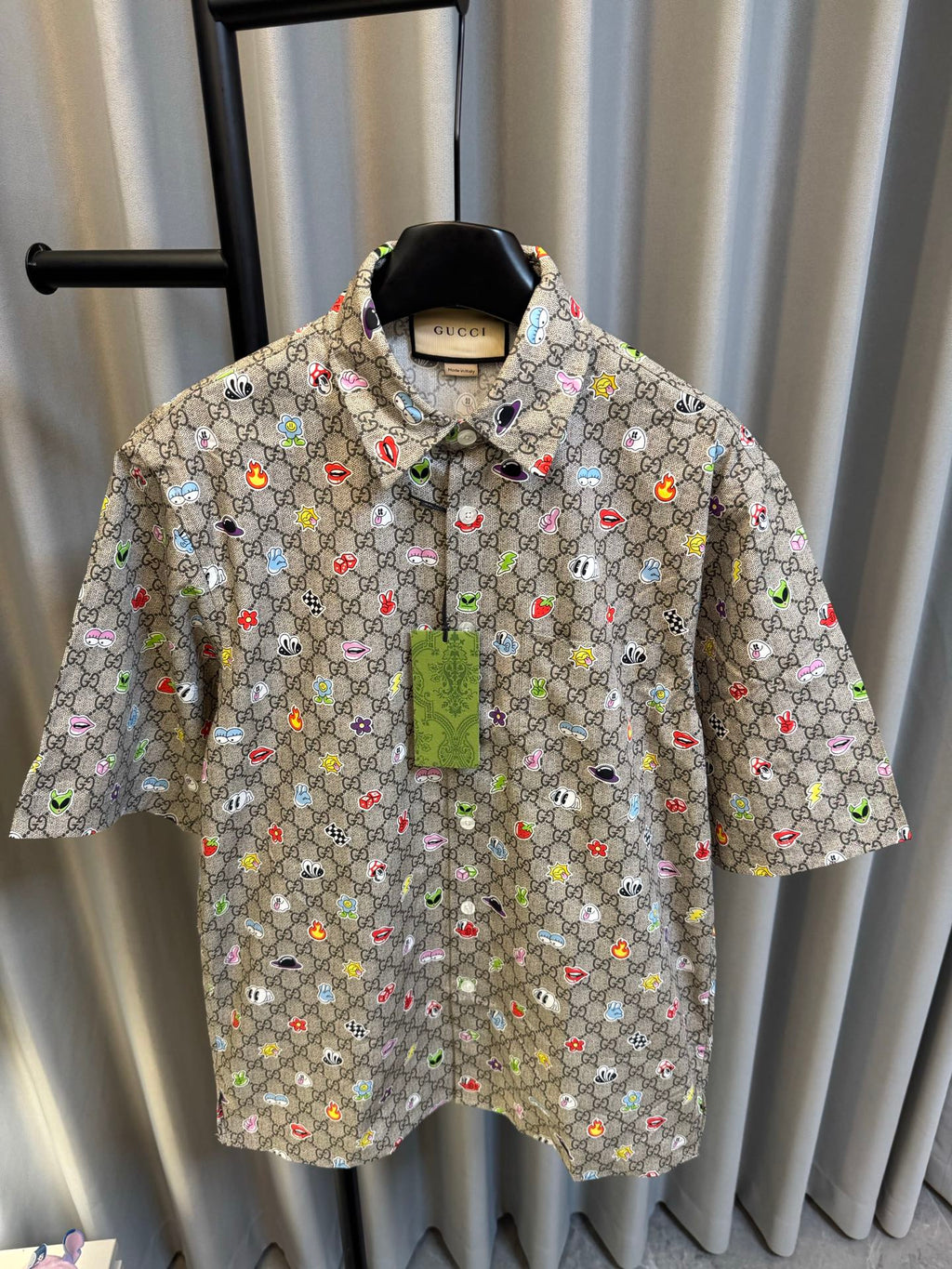 Gucci short-sleeve shirt front with pointed collar, multicolor logo print, green placket