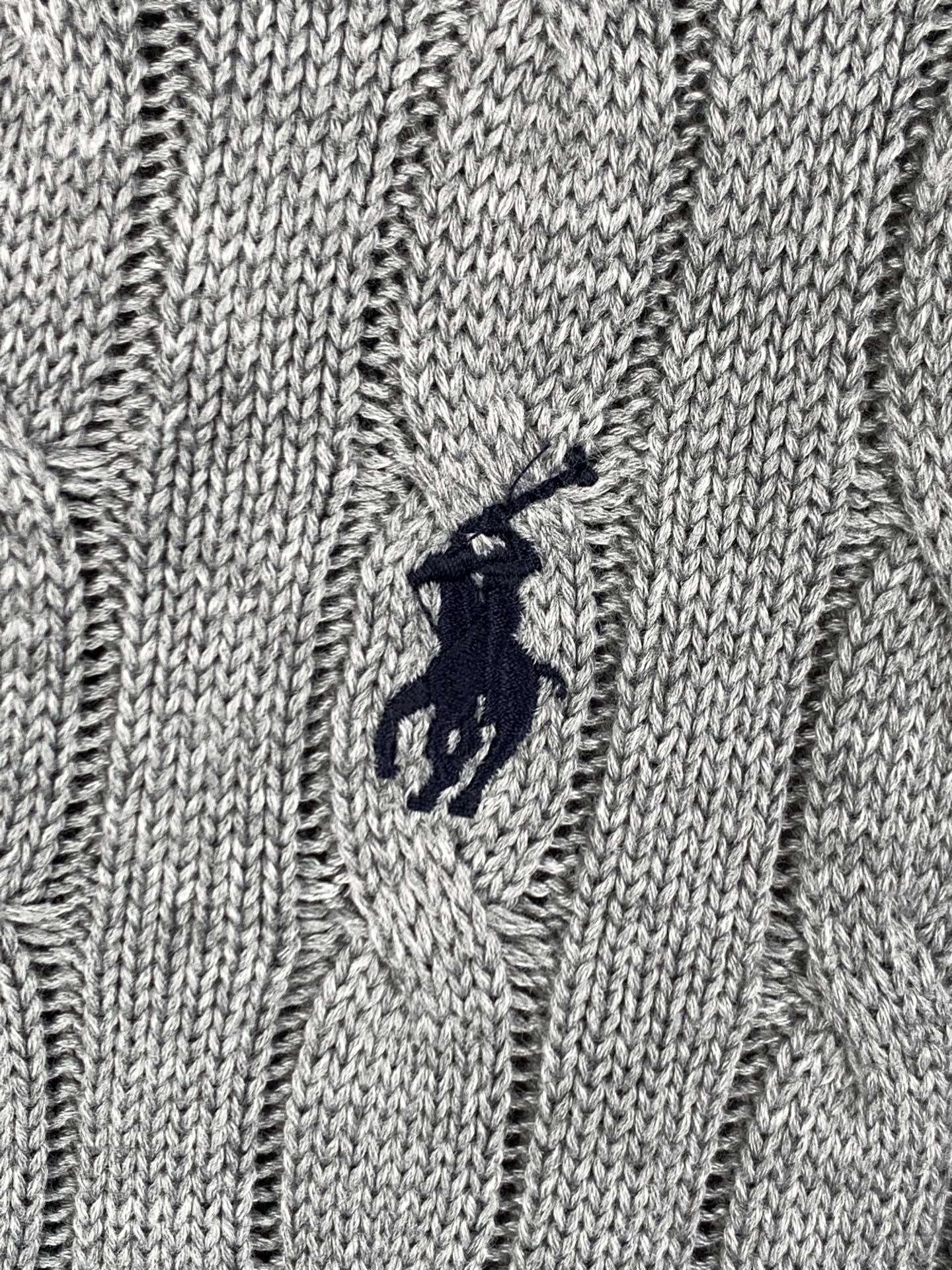 Gray cable-knit fabric with embroidered Polo horse logo detail