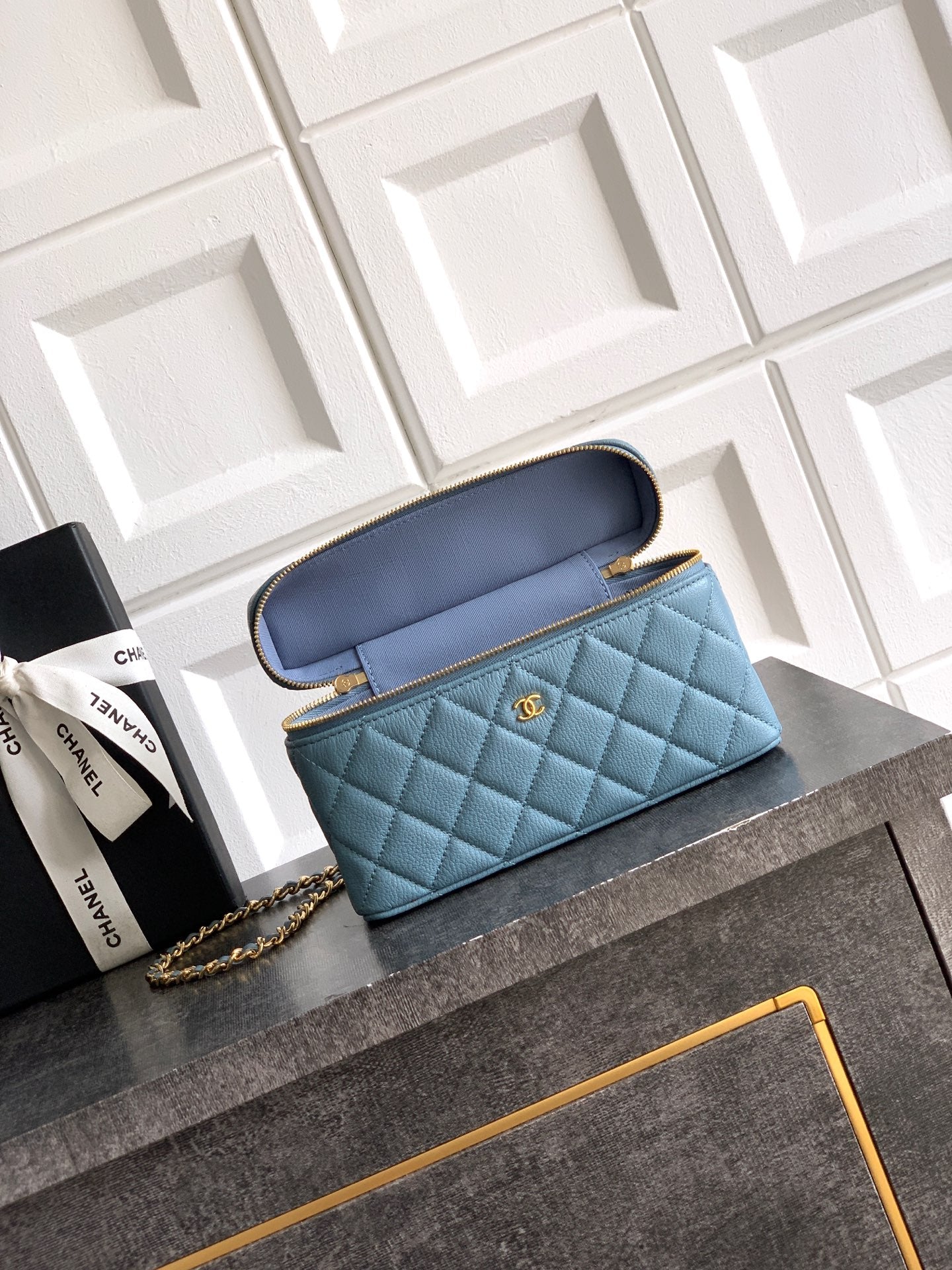Chanel quilted handbag in light blue with open flap and interior lining