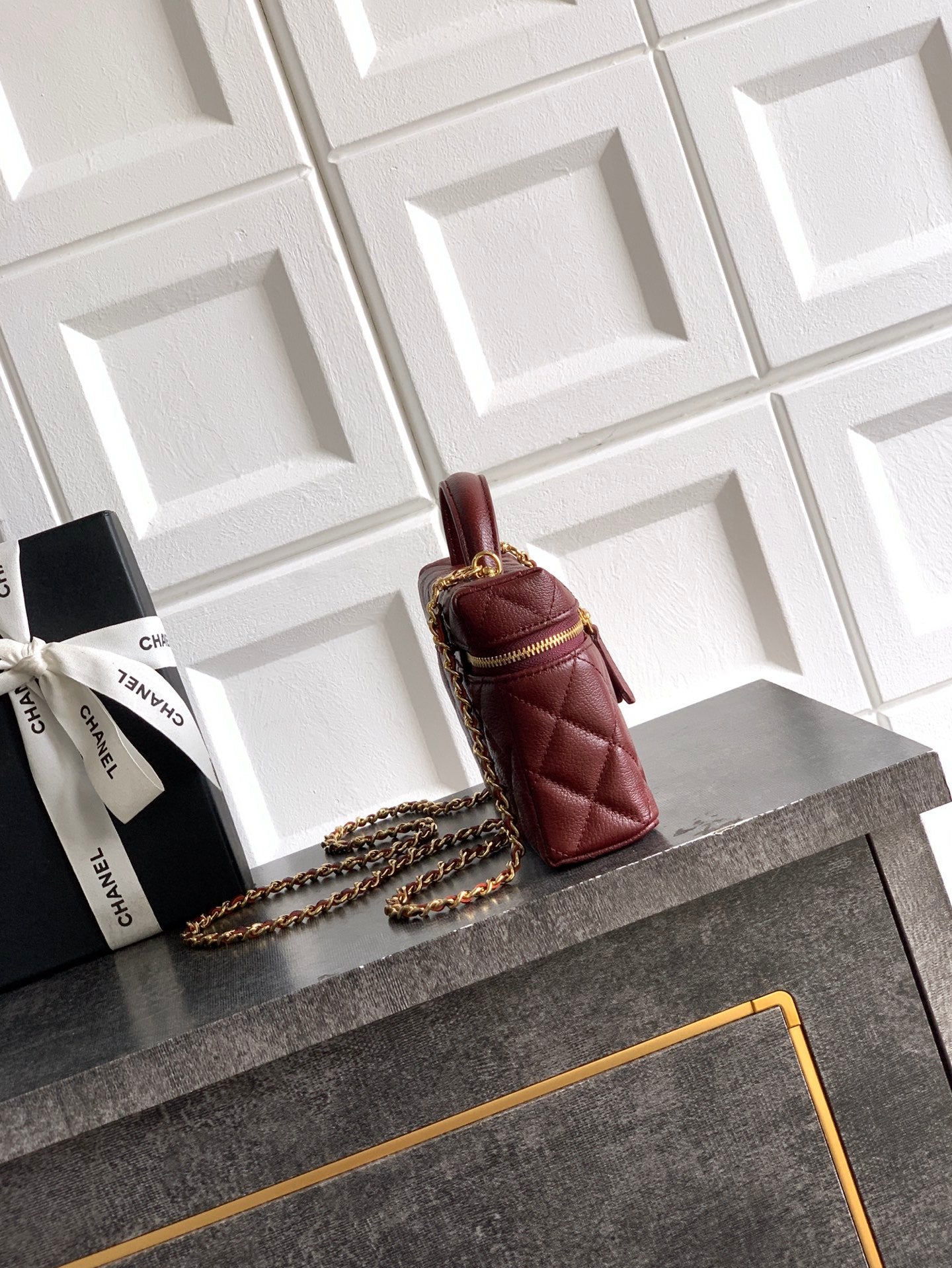 Chanel quilted crossbody handbag in burgundy leather with gold chain strap