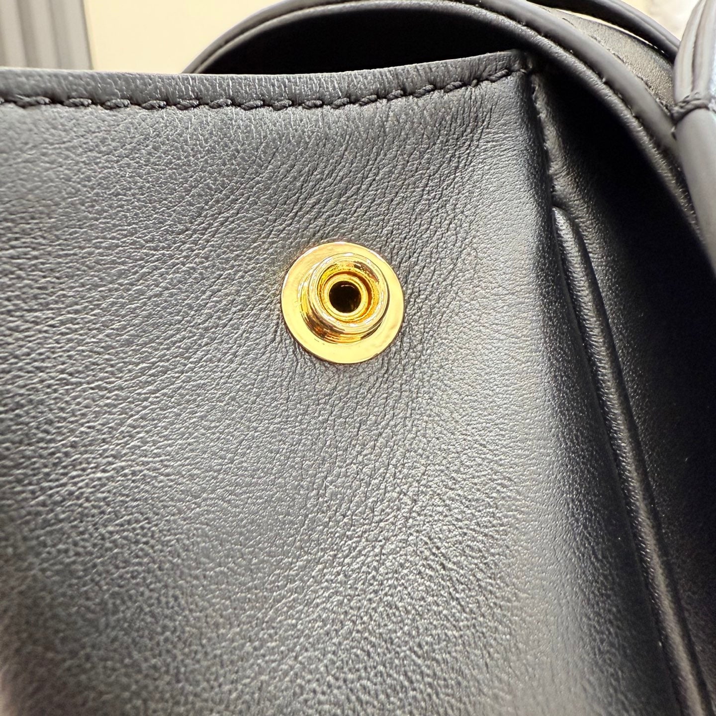 Gucci bag exterior gold-tone snap button on textured leather