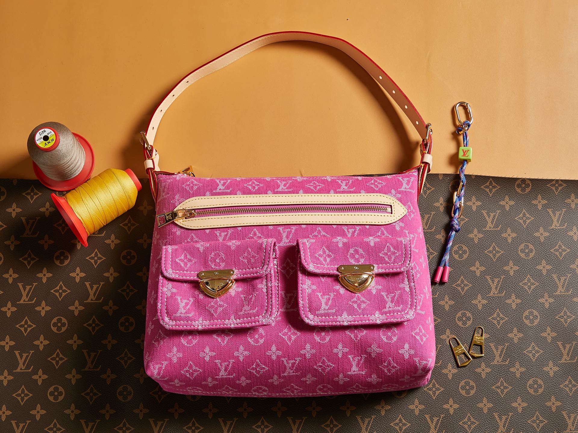 Louis Vuitton bag in pink monogram canvas with top handle and front flap pockets