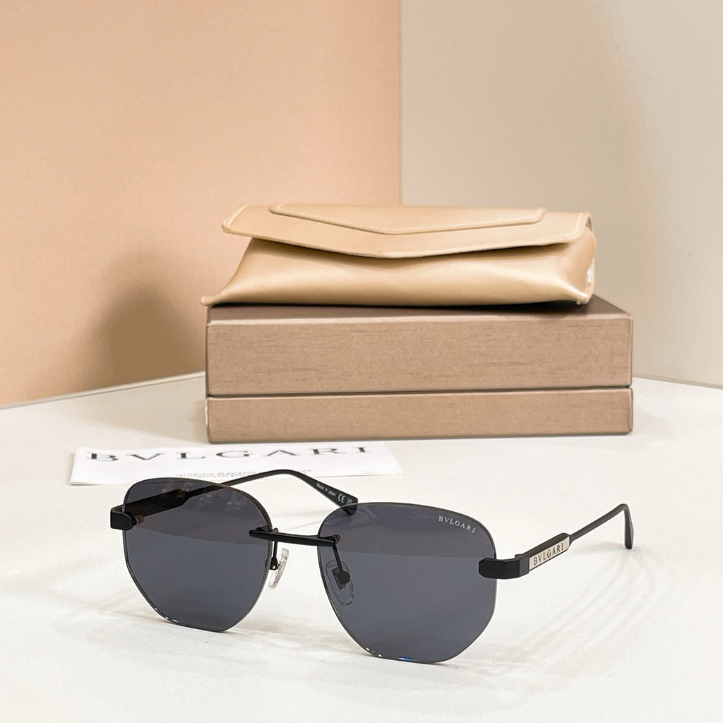 Metal aviator sunglasses, gold frame with black tinted lenses