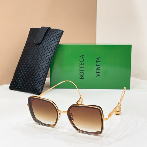 Bottega Veneta sunglasses with gold frame and dark brown tinted square lenses