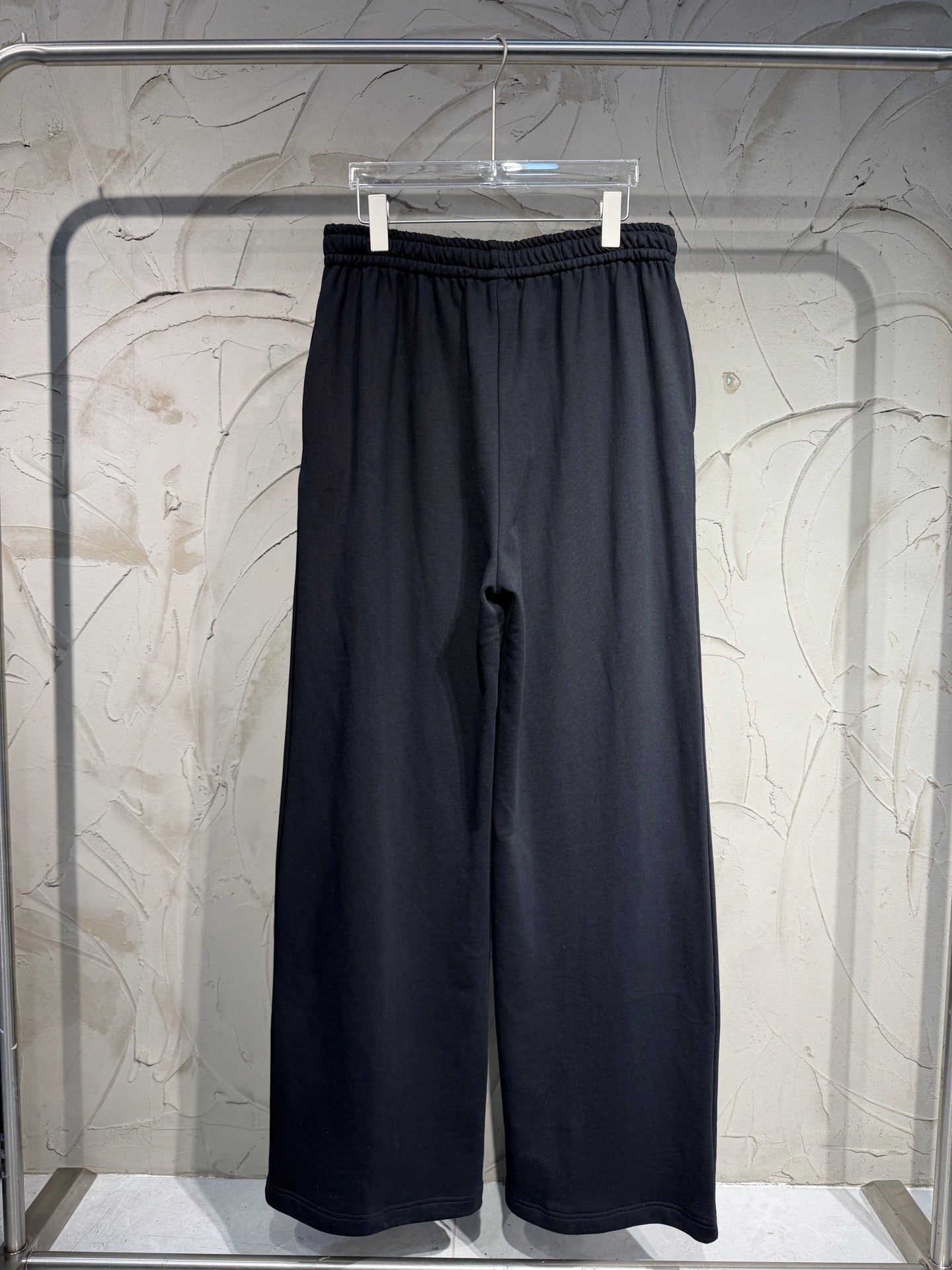 Navy wide-leg sweatpants with elastic waistband