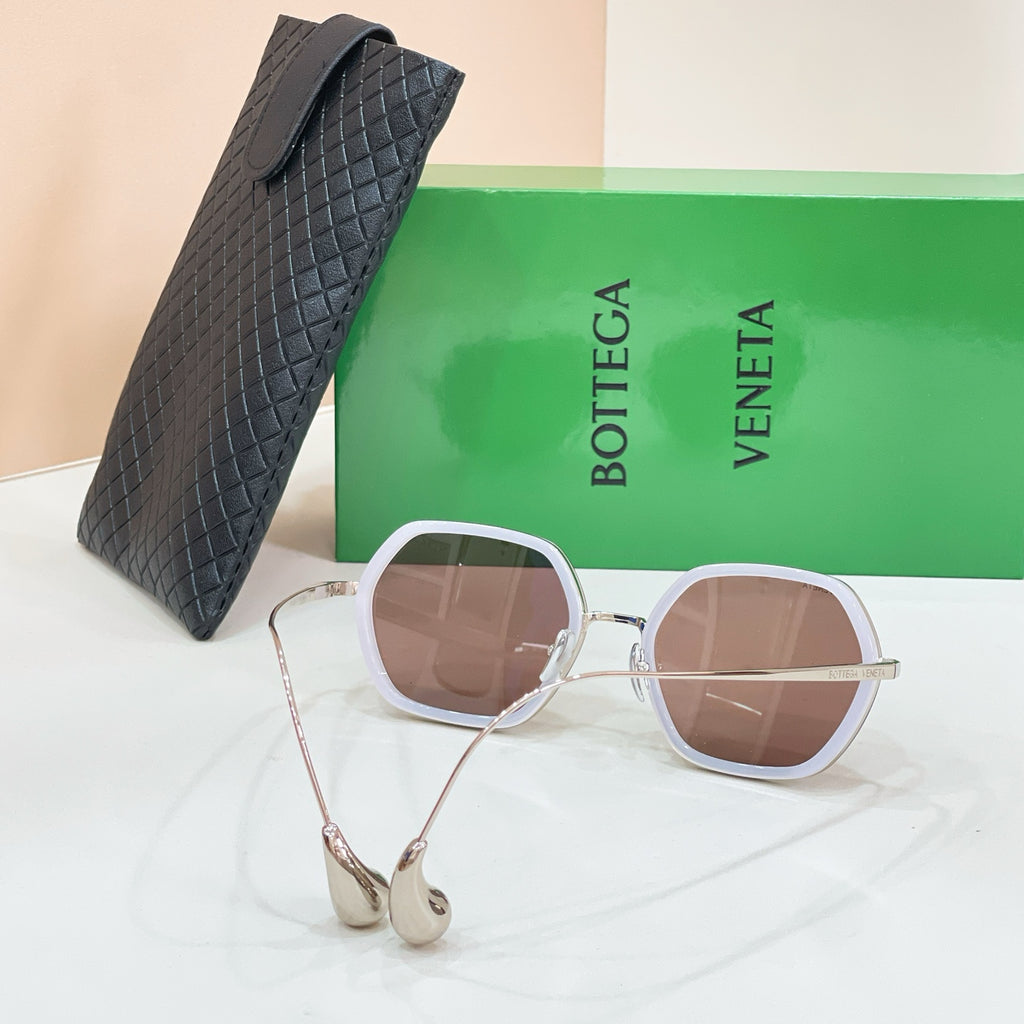 Bottega Veneta sunglasses with white frame and brown-tinted lenses