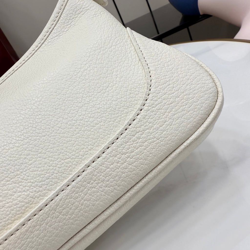 Gucci white leather bag edge close-up with fine stitching along seam