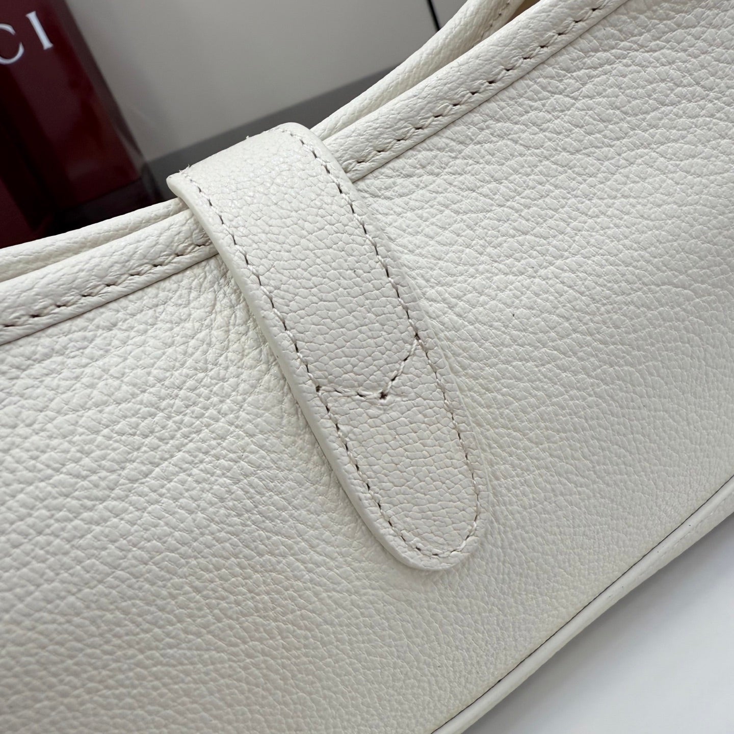 Gucci leather bag with white textured finish and stitched strap detail