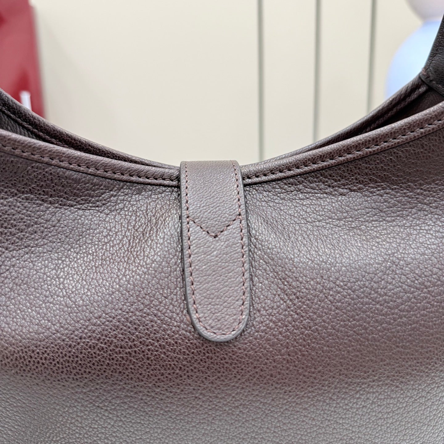 Pebbled leather handbag, dark with top seam and short center tab