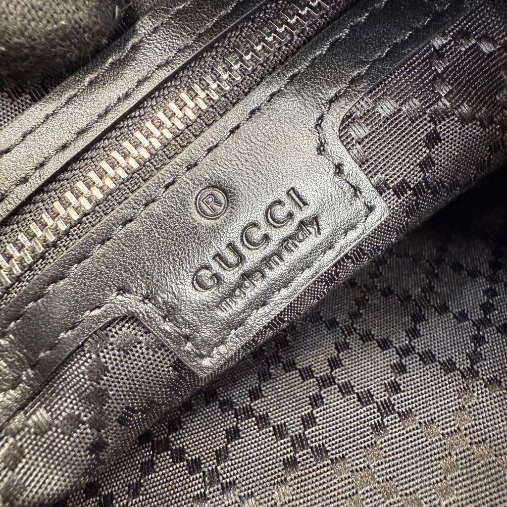 Gucci fabric lining with monogram pattern and Gucci made in Italy label