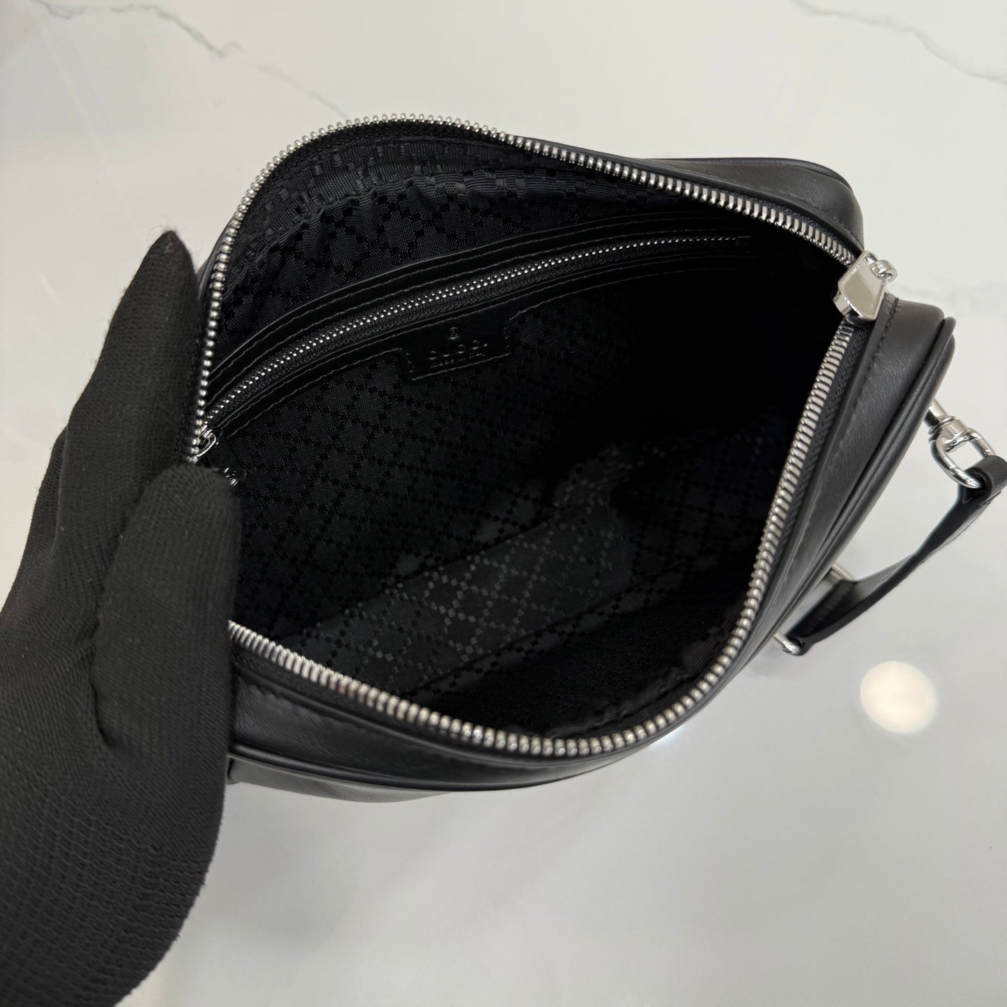 Gucci crossbody bag interior lining with zipper opening, black