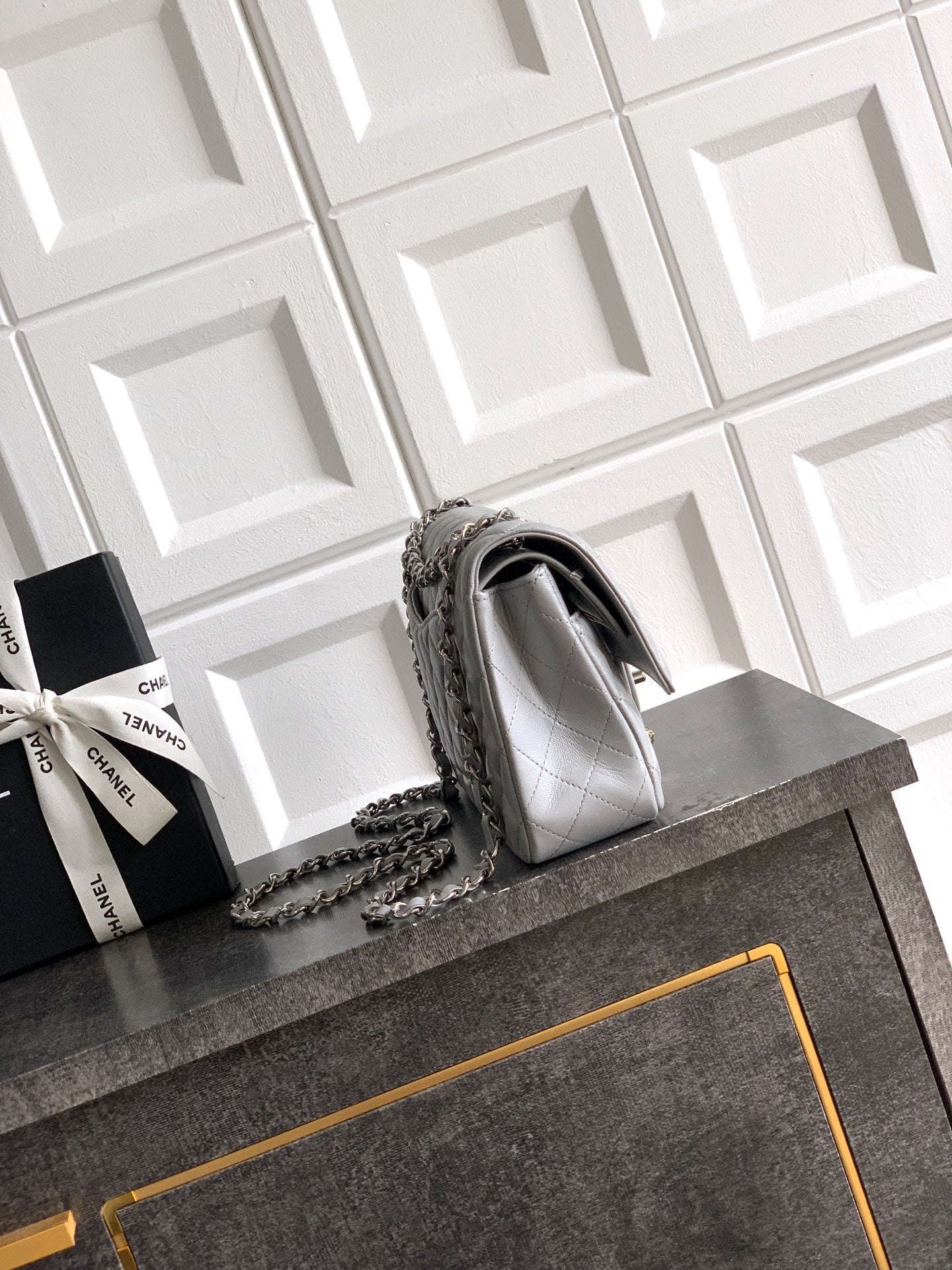 Chanel quilted shoulder bag, light gray leather with chain strap and front flap