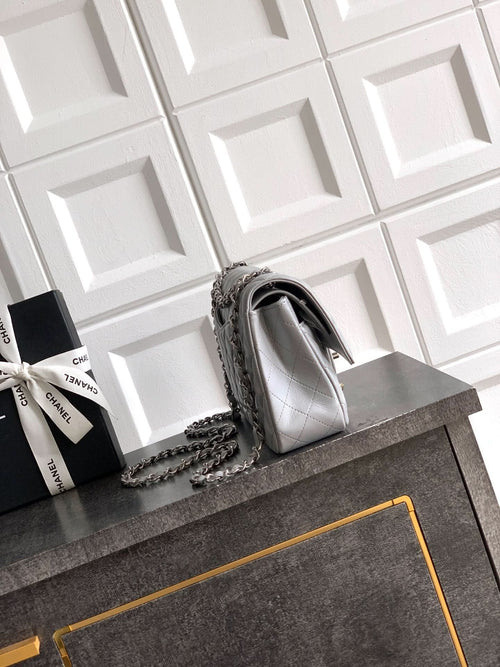 Chanel quilted shoulder bag, light gray leather with chain strap and front flap