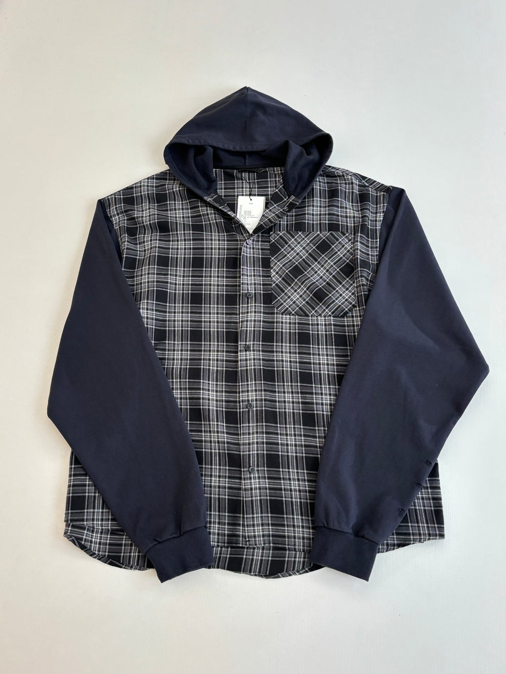 Long-sleeve hooded shirt with dark navy sleeves and black-and-white plaid front panel