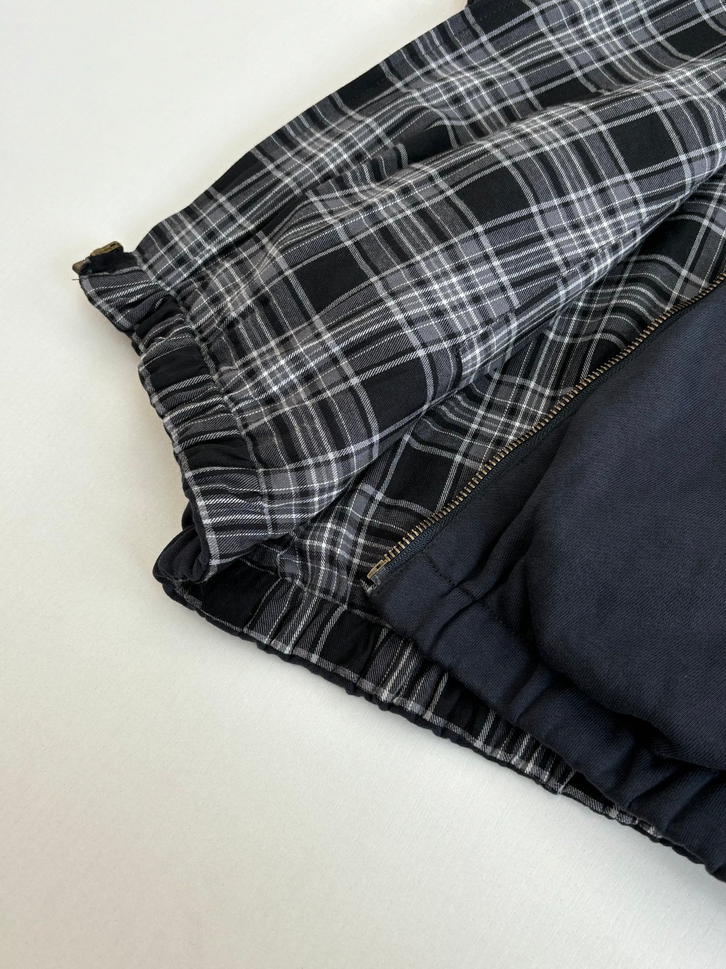 Dark plaid long pants with elastic hem and gathered frill trim