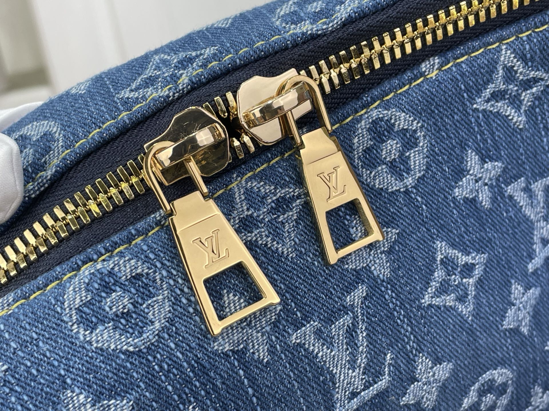 Louis Vuitton blue bag zipper with gold-tone pulls and monogram pattern